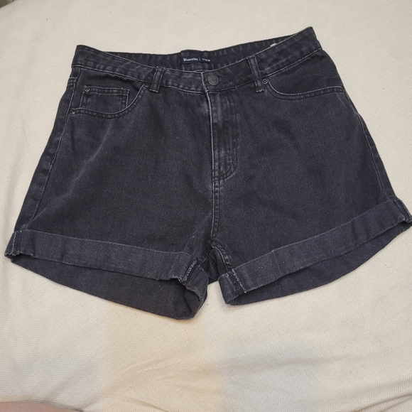 Bluenotes jean shorts in black - Picture 2 of 7